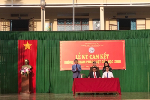 LỄ KÝ CAM KẾT KHÔNG VI PHẠM PHÁP LUẬT CỦA HỌC SINH TRƯỜNG THPT CHUYÊN BẢO LỘC