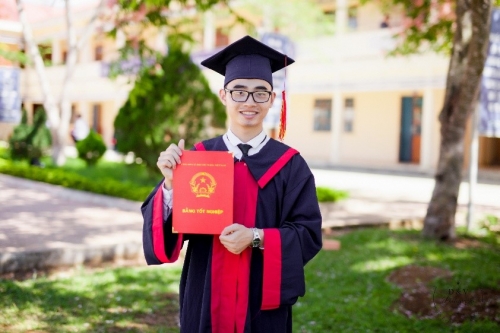 Đặng Phạm Việt Cường – Thủ khoa khối A – 25,65 (Toán 8.6, Lý 9, Hóa 8.25)