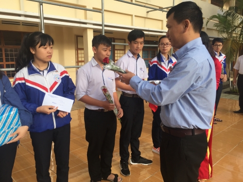LỄ TIỄN ĐOÀN HSG DỰ THI CHỌN VÀO ĐỘI TUYỂN BỒI DƯỠNG HỌC SINH GIỎI QUỐC GIA
