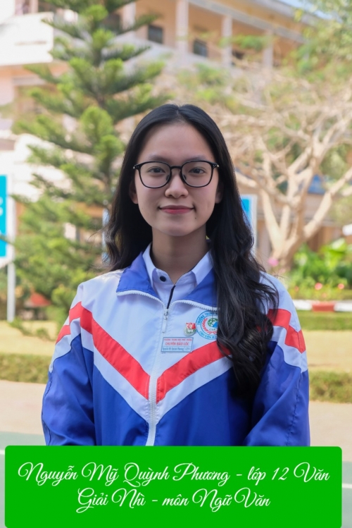 Nguyễn Mỹ Quỳnh Phương - Lớp 11 Văn