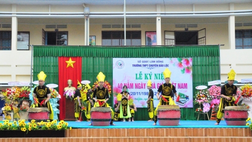 Toạ đàm kỉ niệm 40 năm ngày nhà giáo Việt Nam