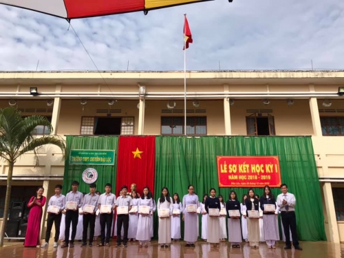 Trường THPT Chuyên Bảo Lộc long trọng tổ chức lễ sơ kết học kì I năm học 2018-2019